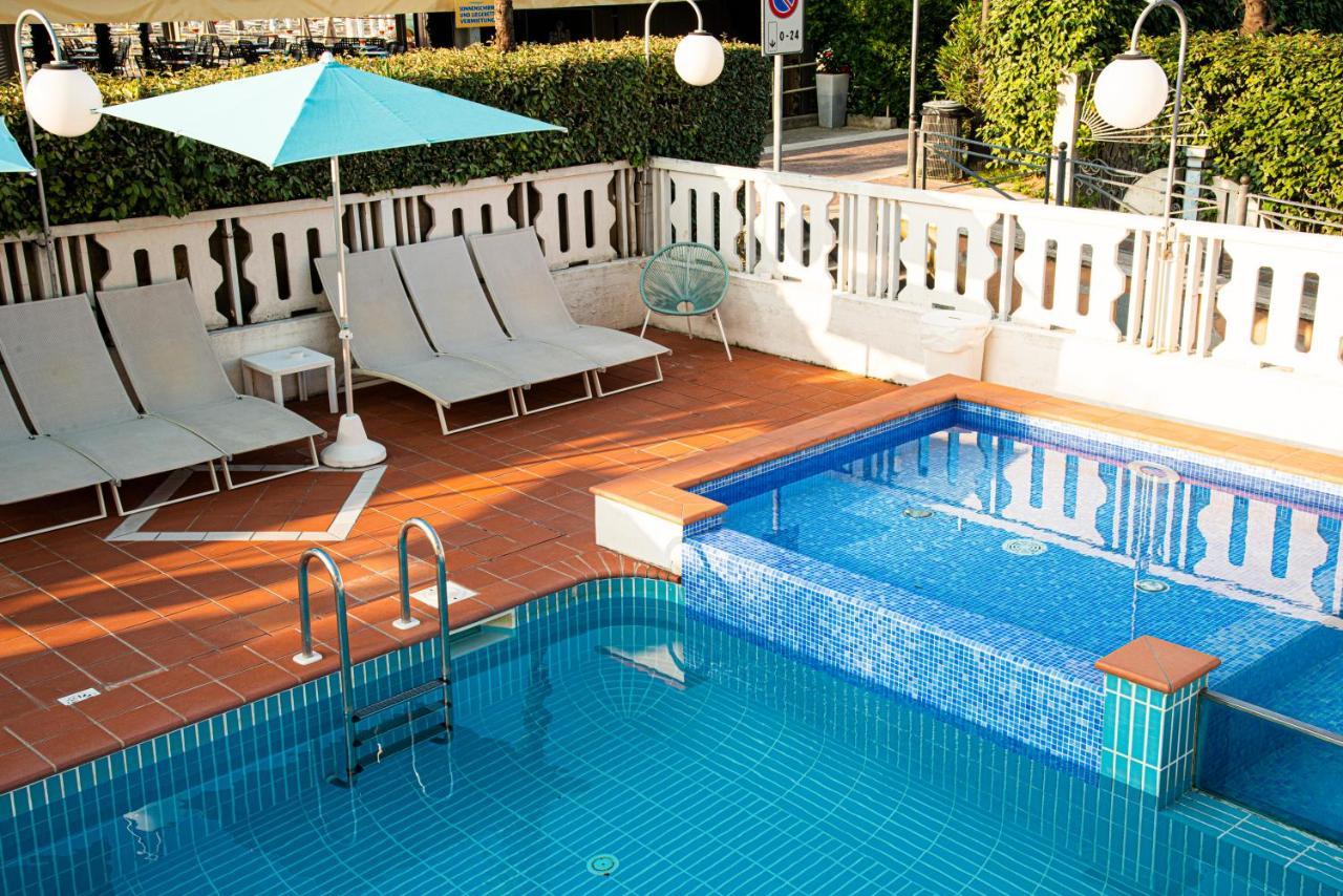 Hotel Savoy Caorle Buitenkant foto